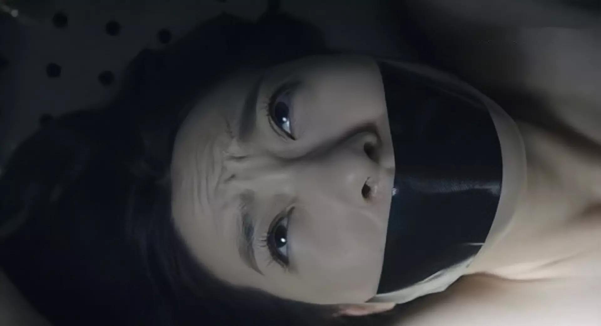 香港知名女星新剧迎破格性演出！差点遭活体解剖，几乎全裸上阵