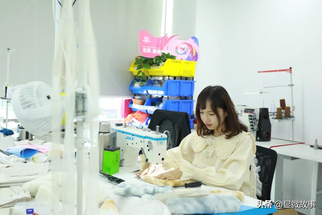 大叔穿上了高跟鞋,大叔穿高跟鞋卖鞋