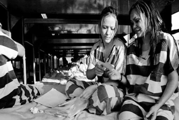 2.4万女囚流放澳洲,从生娃器到国母,她们是澳大利亚第一批公民