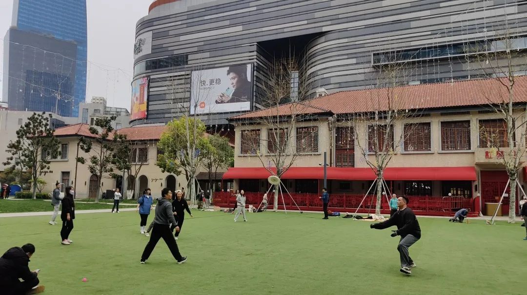 飞盘的“炙热”，热过申城的艳阳