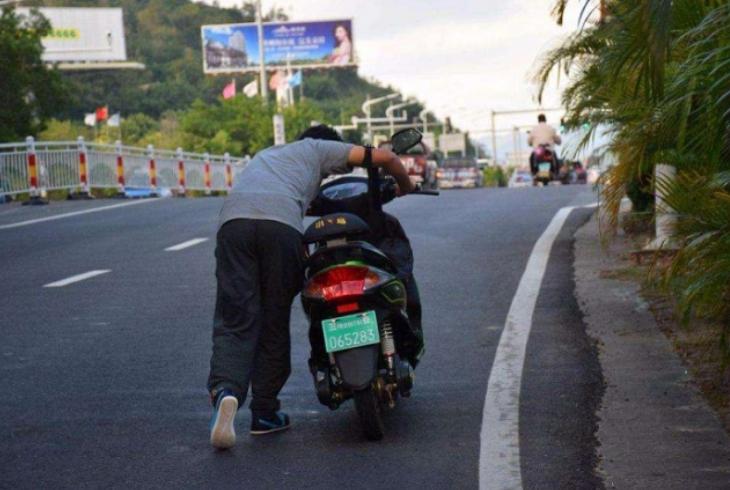 立马电动车半路没电怎么解决,雅迪电动车半路没电了自救方法