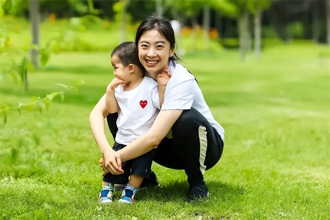 王适娴谌龙17岁,王适娴几岁和谌龙在一起的