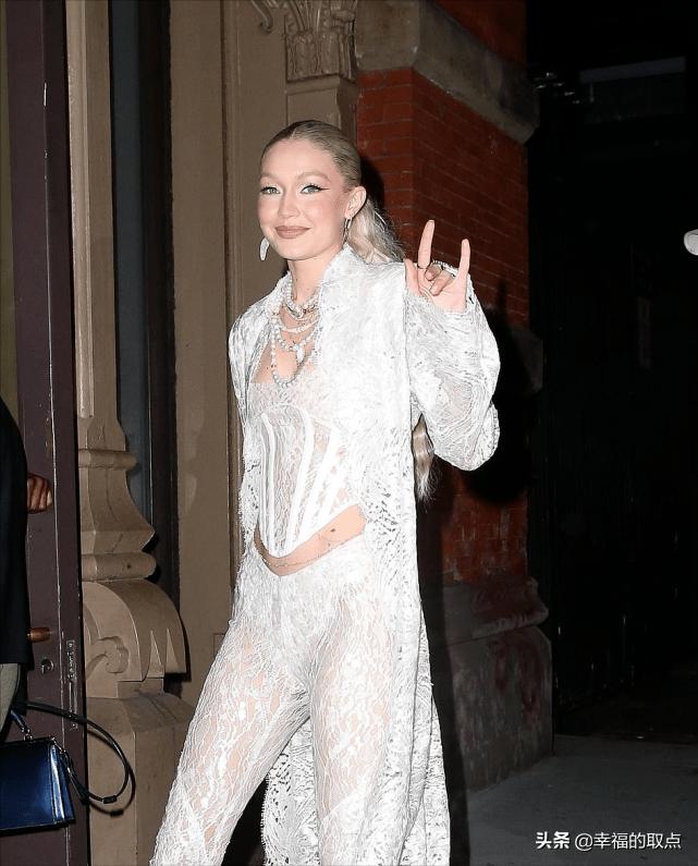 超模gigi穿搭,2017超模gigi时装秀视频