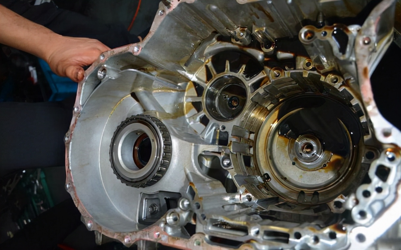 汽车变速箱故障的几个前兆,汽车变速箱出现故障表现