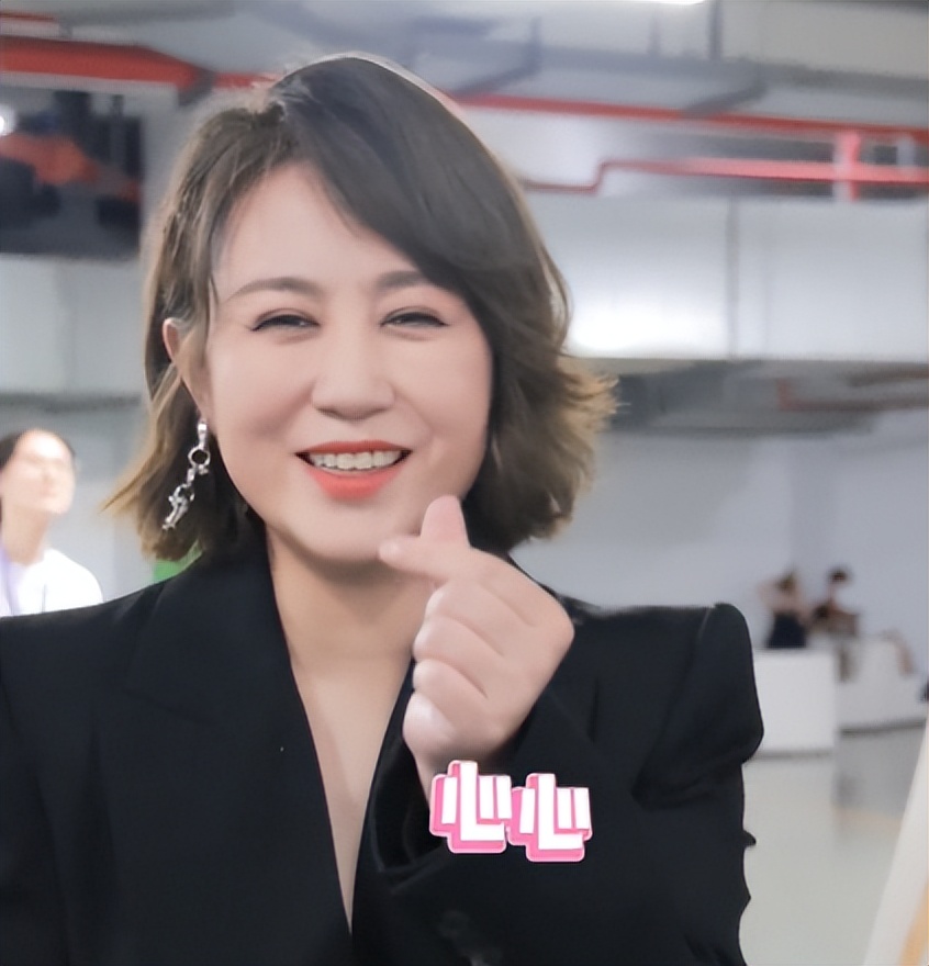 上海这一夜，内娱来了一大半，吴京谢霆锋拿大奖，冯小刚忙着交际