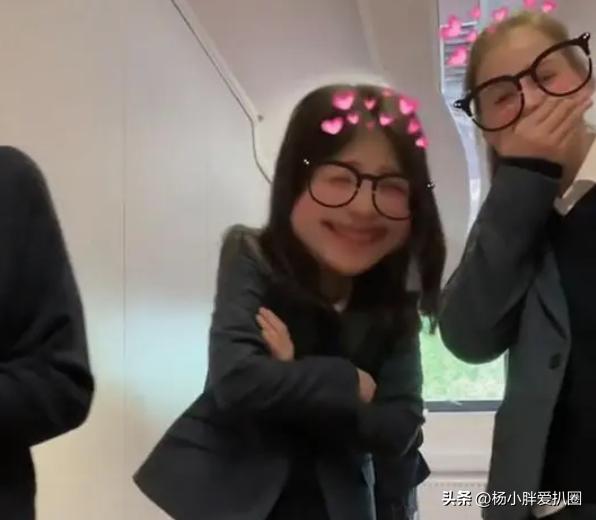 王诗龄和好友穿校服跳舞视频,王诗龄合拍男生原视频