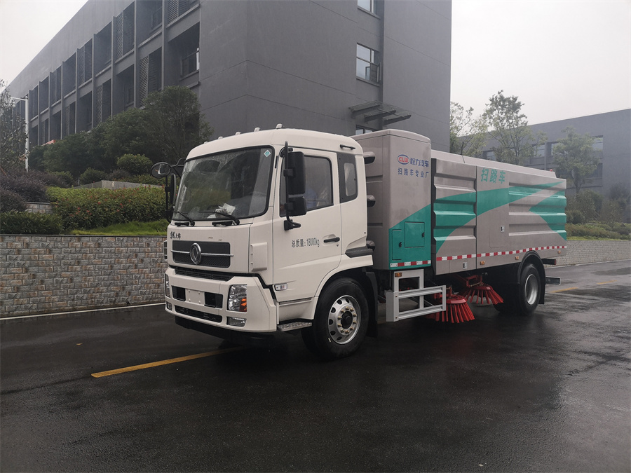 天锦干式扫路车规格齐全,东风天锦扫路车图片高清