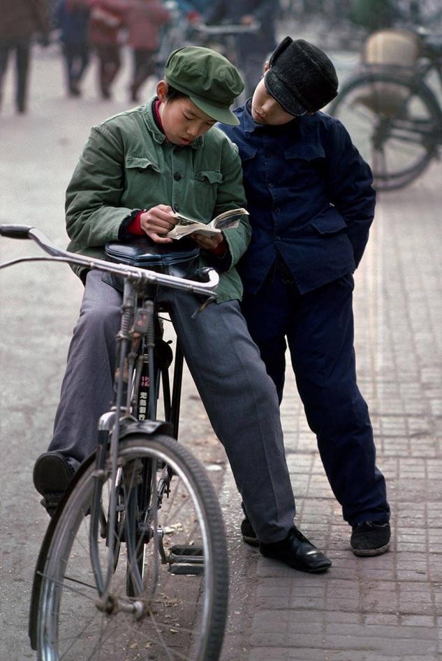 二八大杠自行车什么年代最流行,六七十年代二八大杠永久自行车