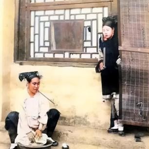 日军日记：半夜偷袭了村庄，为实施惩戒，我将*雷手**塞入女人*体下**中