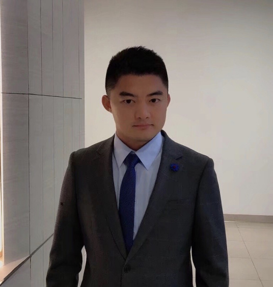 最受宠的“星女郎”：18岁出道爆红，乱认“亲妈”，黑历史无数？