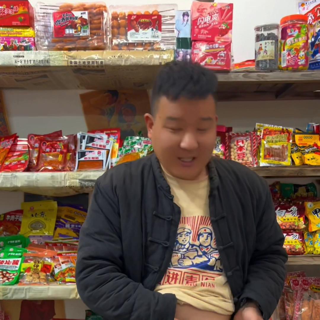 还记得校门口的小卖部吗,学校旁边的小卖部哪些零食都好吃