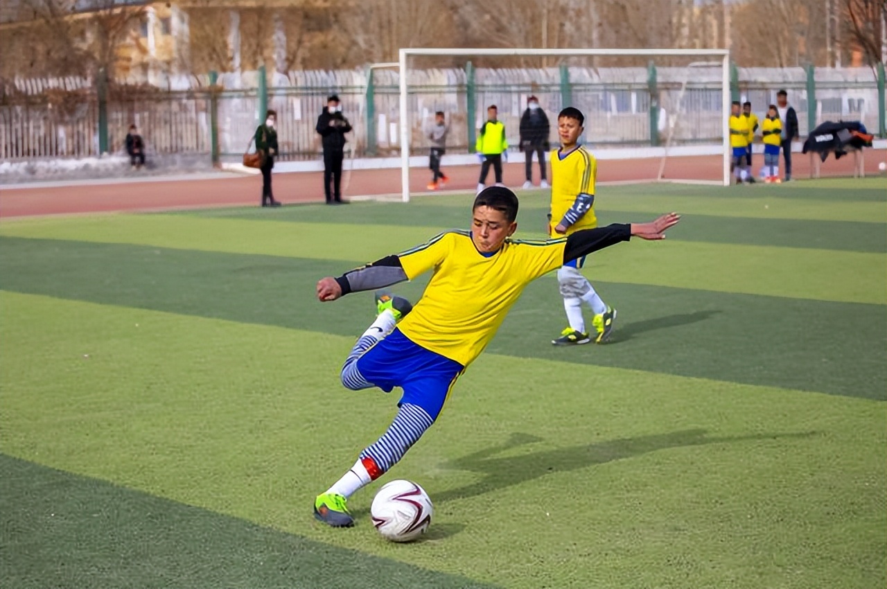 孙继海高洪波联手青训,孙继海新疆足球打法