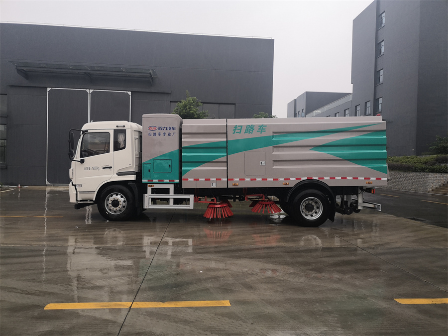 天锦干式扫路车规格齐全,东风天锦扫路车图片高清