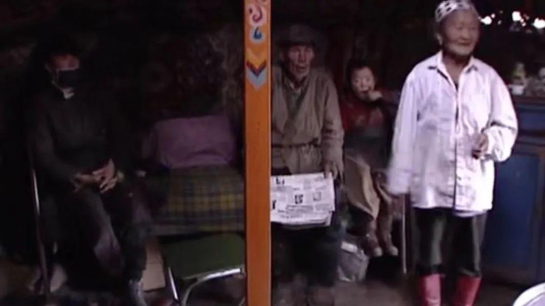 大专课上，老师教我洗澡、避孕、正常做人