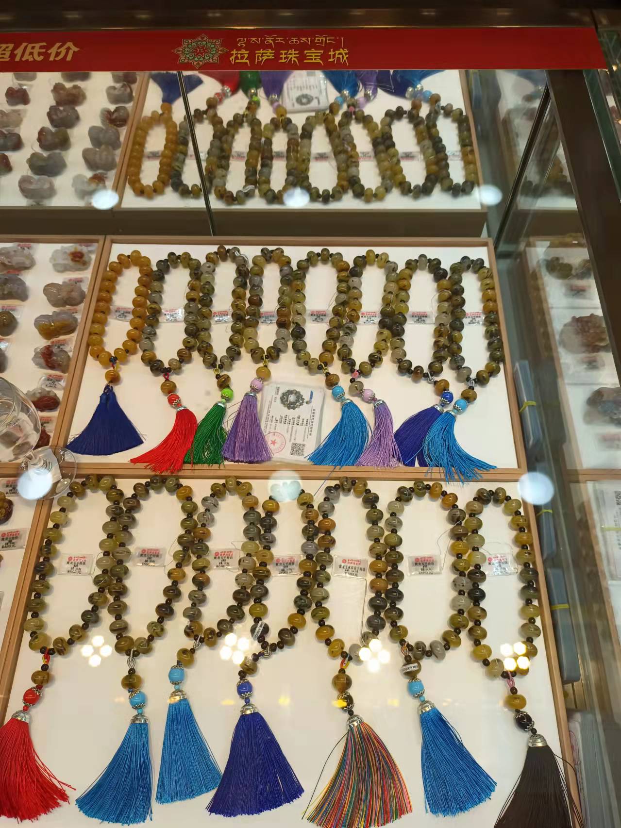 黄龙玉珠宝市场,玉石新贵黄龙玉