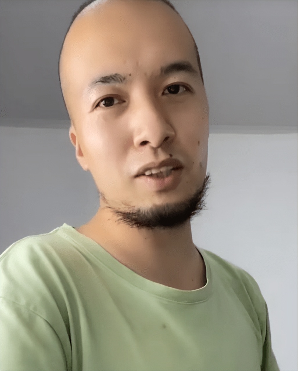 “餐饮揭黑大师”辛吉飞，是食品安全吹哨人，还是盲目制造焦虑？