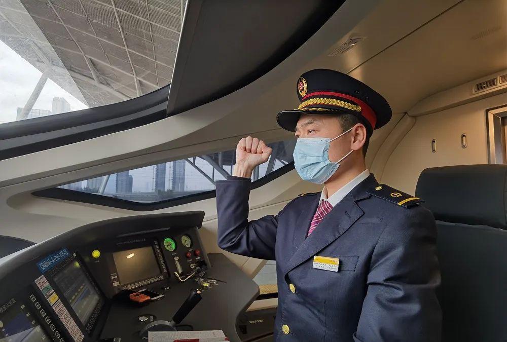 当火车司机要有哪些知识,成为火车司机要多长时间