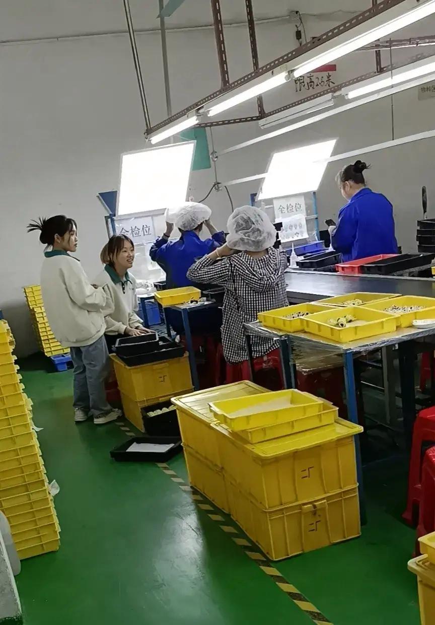 深圳工厂宿舍住12个人,深圳工厂4人间宿舍真实条件