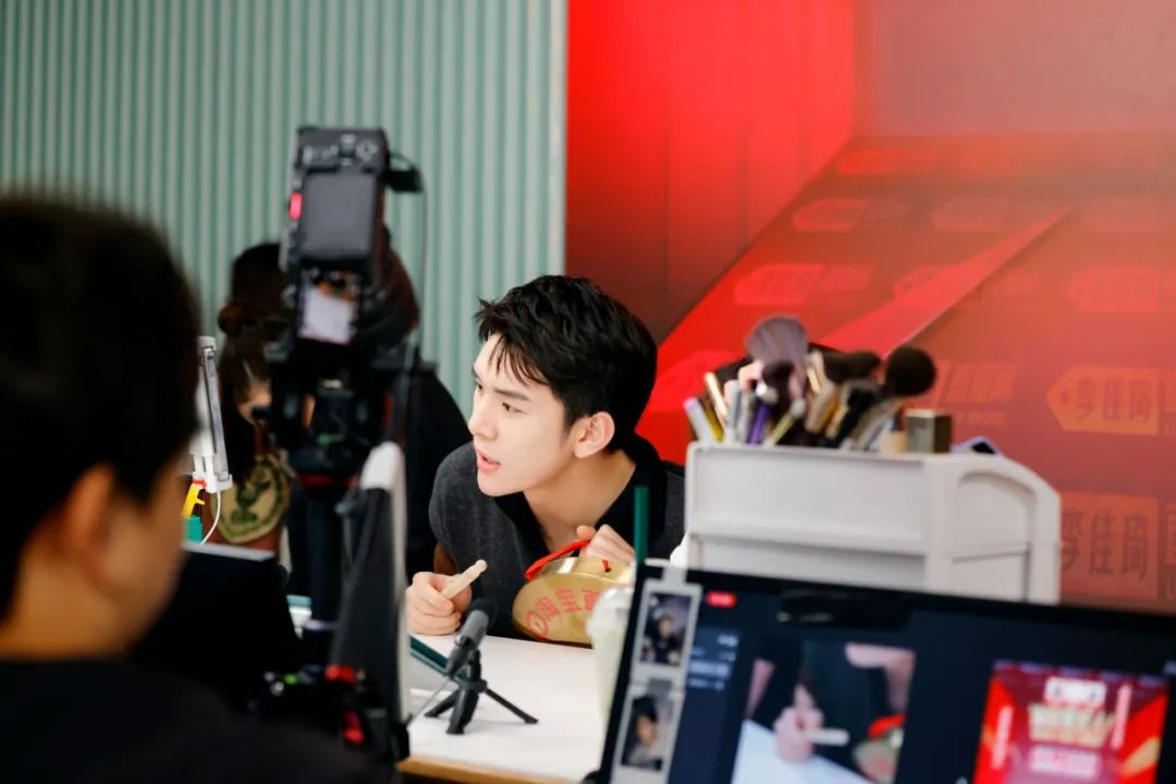 109天后归来，李佳琦风格大变