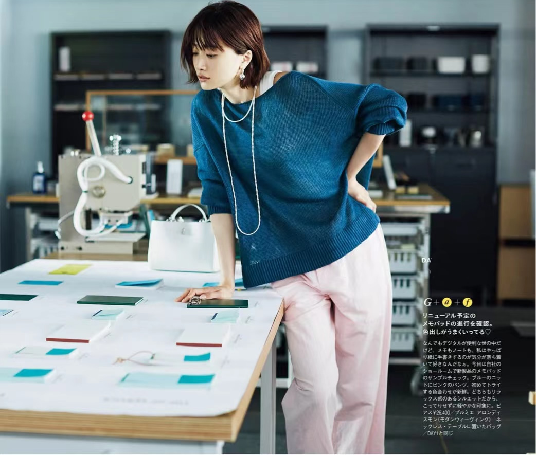 夏天穿蓝色永不过时的高级感,什么颜色适合夏天穿蓝色