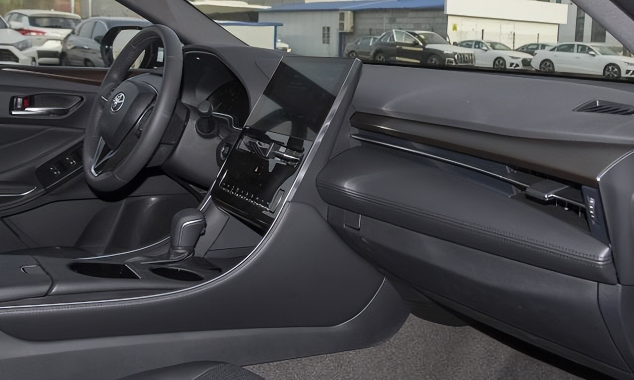 丰田亚洲龙混动车主真实感受,丰田亚洲龙2.5l油耗车主真实油耗