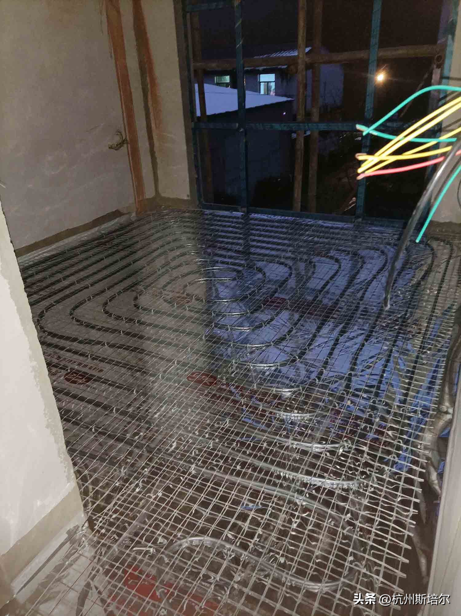 暖气片和地暖的使用费用对比,电地暖和气地暖哪个使用费用高