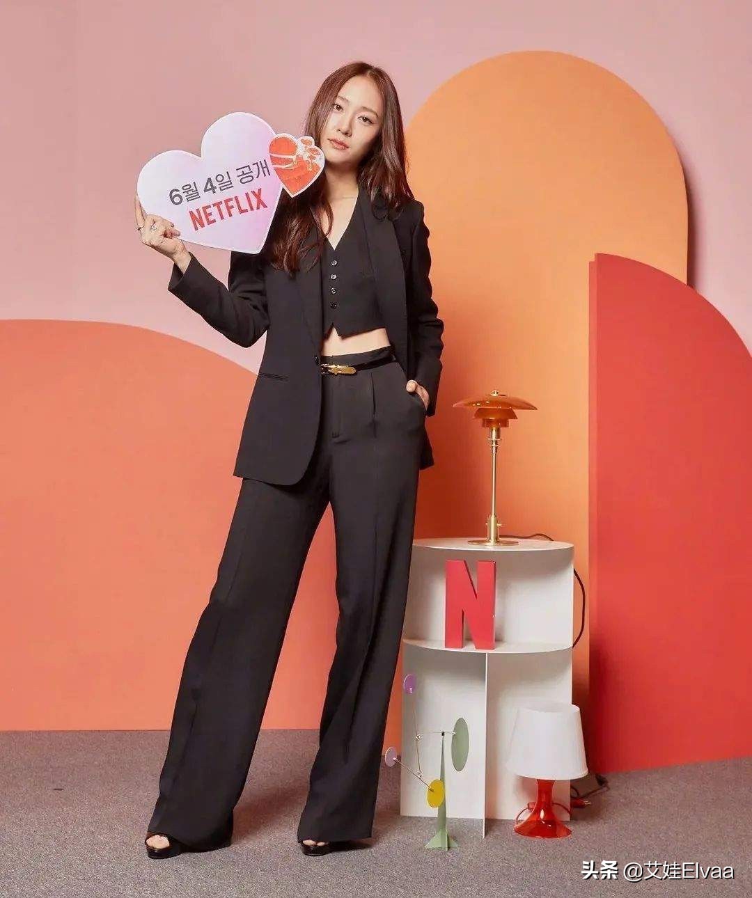 郑秀晶穿格纹西装,郑秀晶凯旋门棒球服