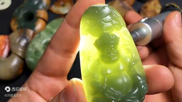 如何用电筒打光看河磨玉，看了鲲鹏说的相信能对你有所帮助