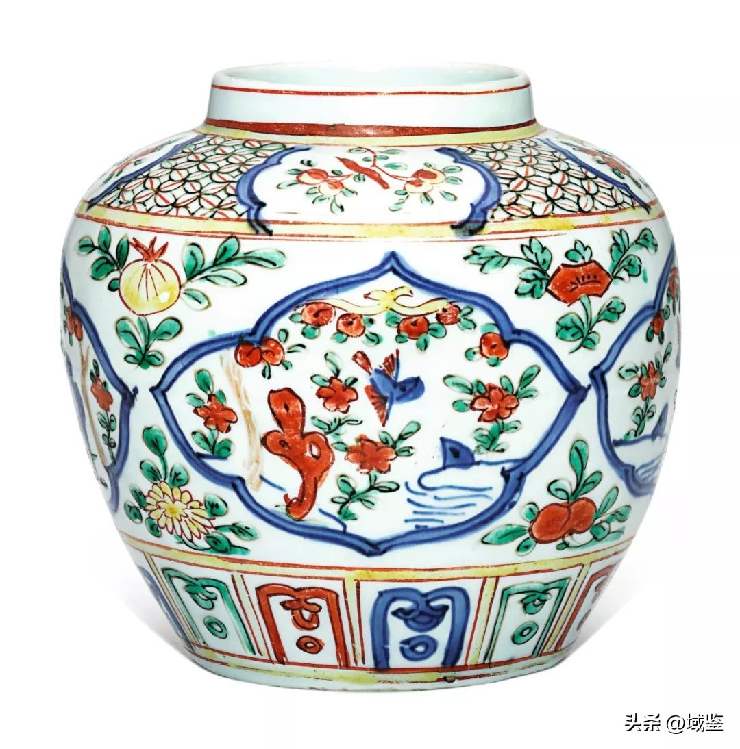 成化斗彩和宣德五彩哪种更贵,明成化顶级御用斗彩鸡缸杯