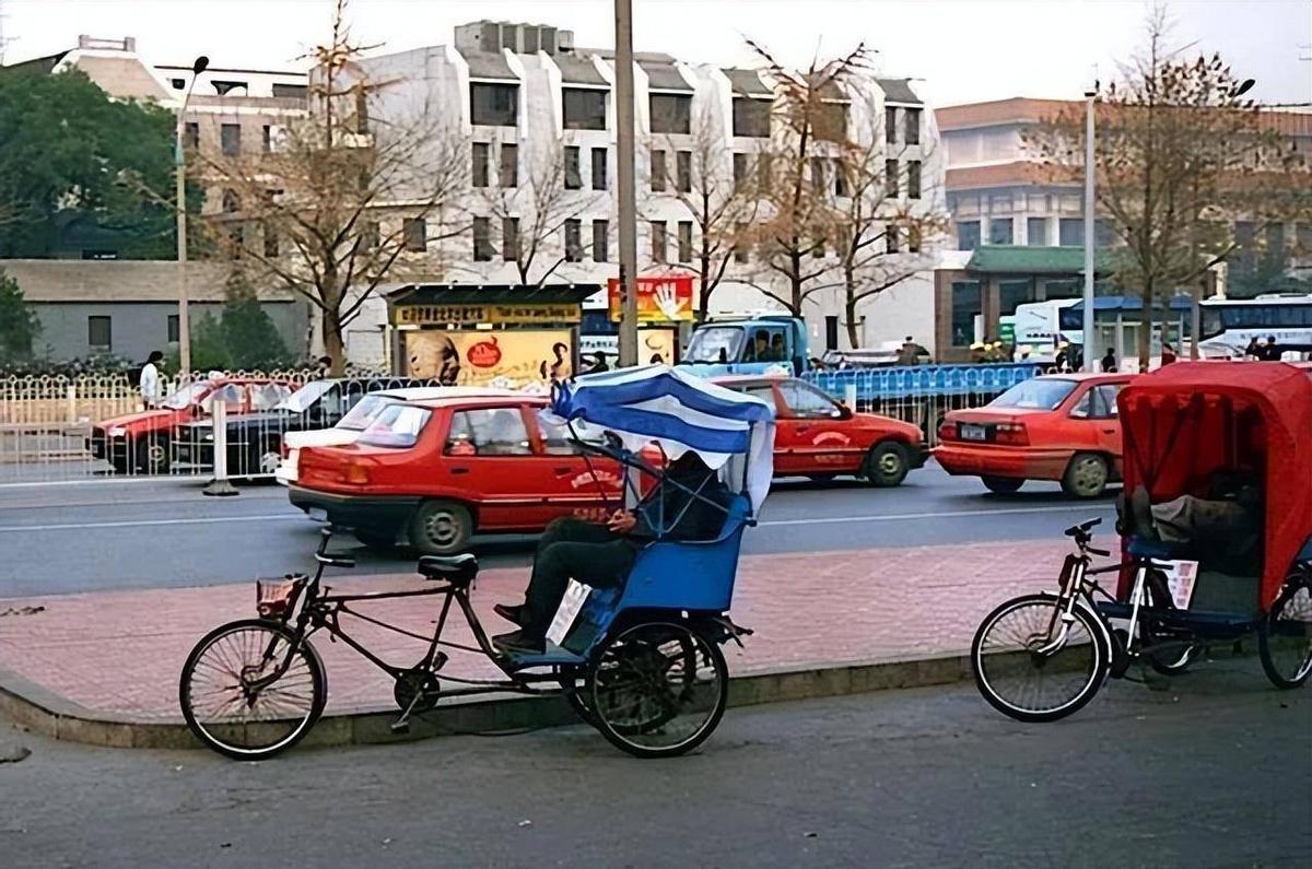 老照片:掠夺伊拉克黄金的美军,与德军合影的波兰*妓军**