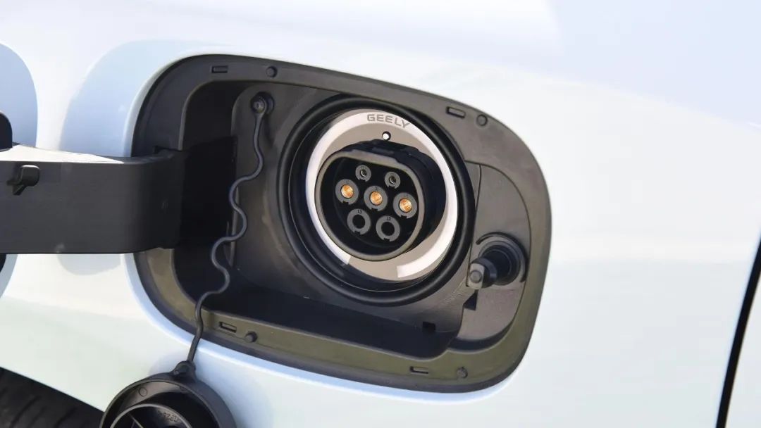 全新一代amgc43曝光,性能炸裂双门四座实拍amgc43轿跑