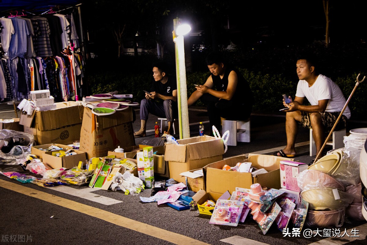 摆地摊最赚钱的几种行业,摆地摊创业一年赚99万