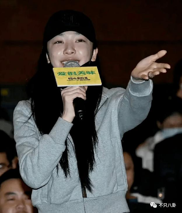 顶级网红逐梦娱乐圈，结果她被骂颜值太普通？