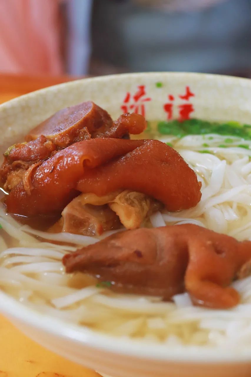 这座海滨小城可真美丽,小众旅行海边小城市