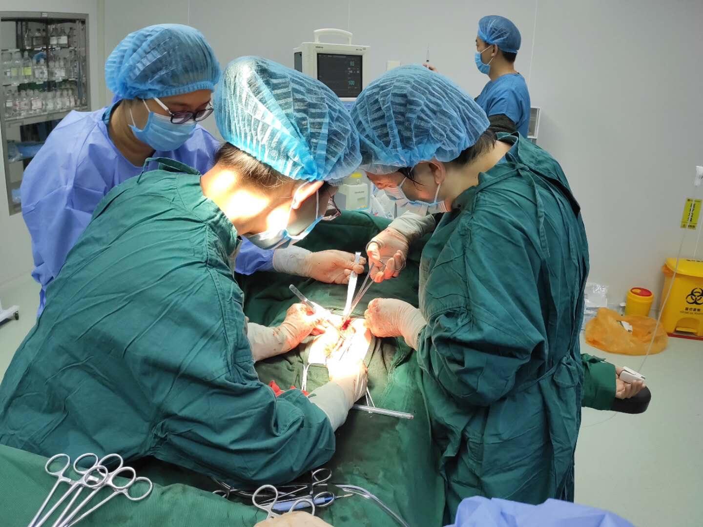 女性切除子宫后能干重活吗,女性切除子宫以后还能来月经吗