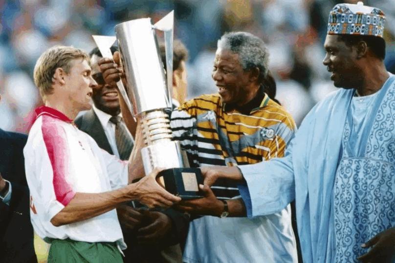 jennie抢lisa衣服,jennie96号球衣