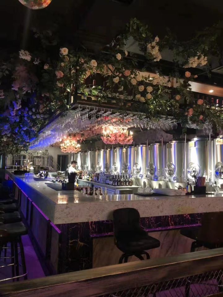 啤酒馆精酿啤酒设备多少钱一套,精酿啤酒店大设备投资大概多少钱