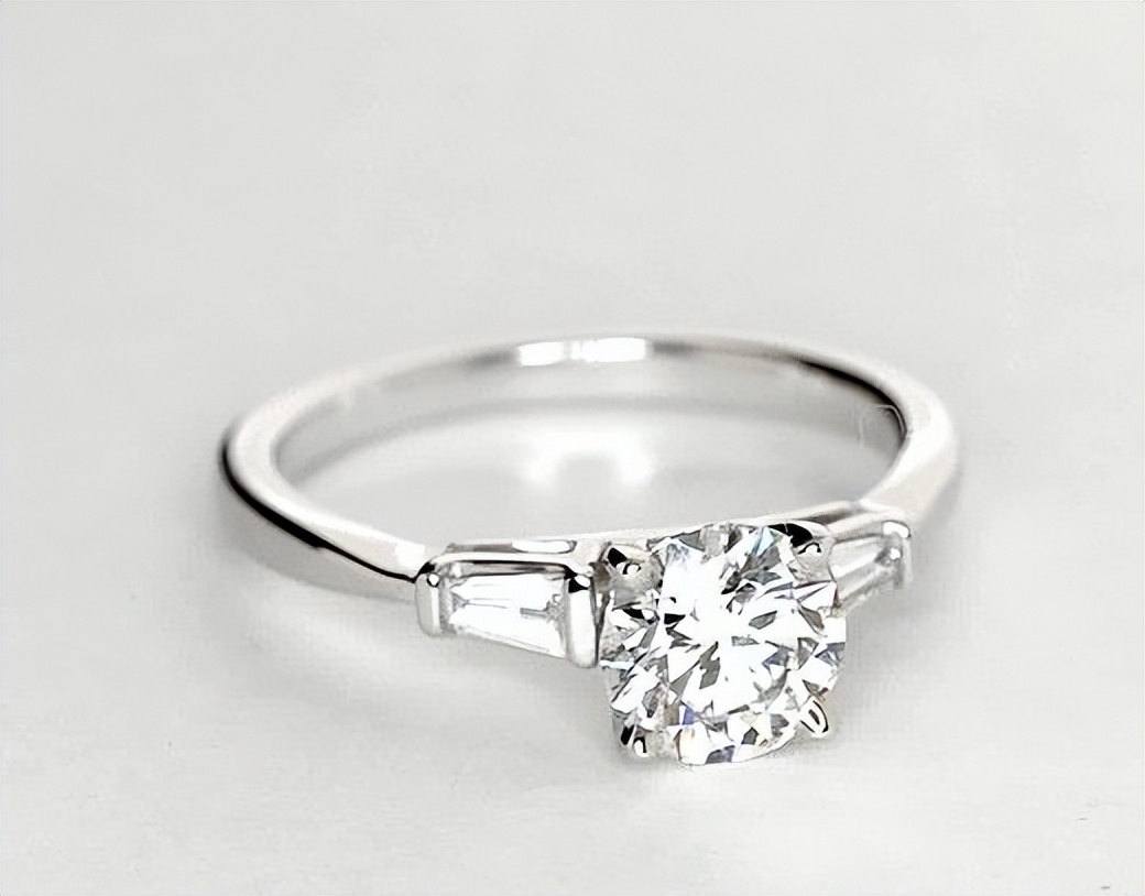 白金钻石戒指一克拉多少钱,卡地亚钻石戒指2克拉多少钱