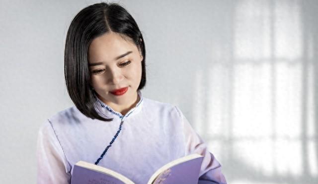 我今年48岁，喜欢上了准女婿，女儿不知真相，准女婿说只想娶她