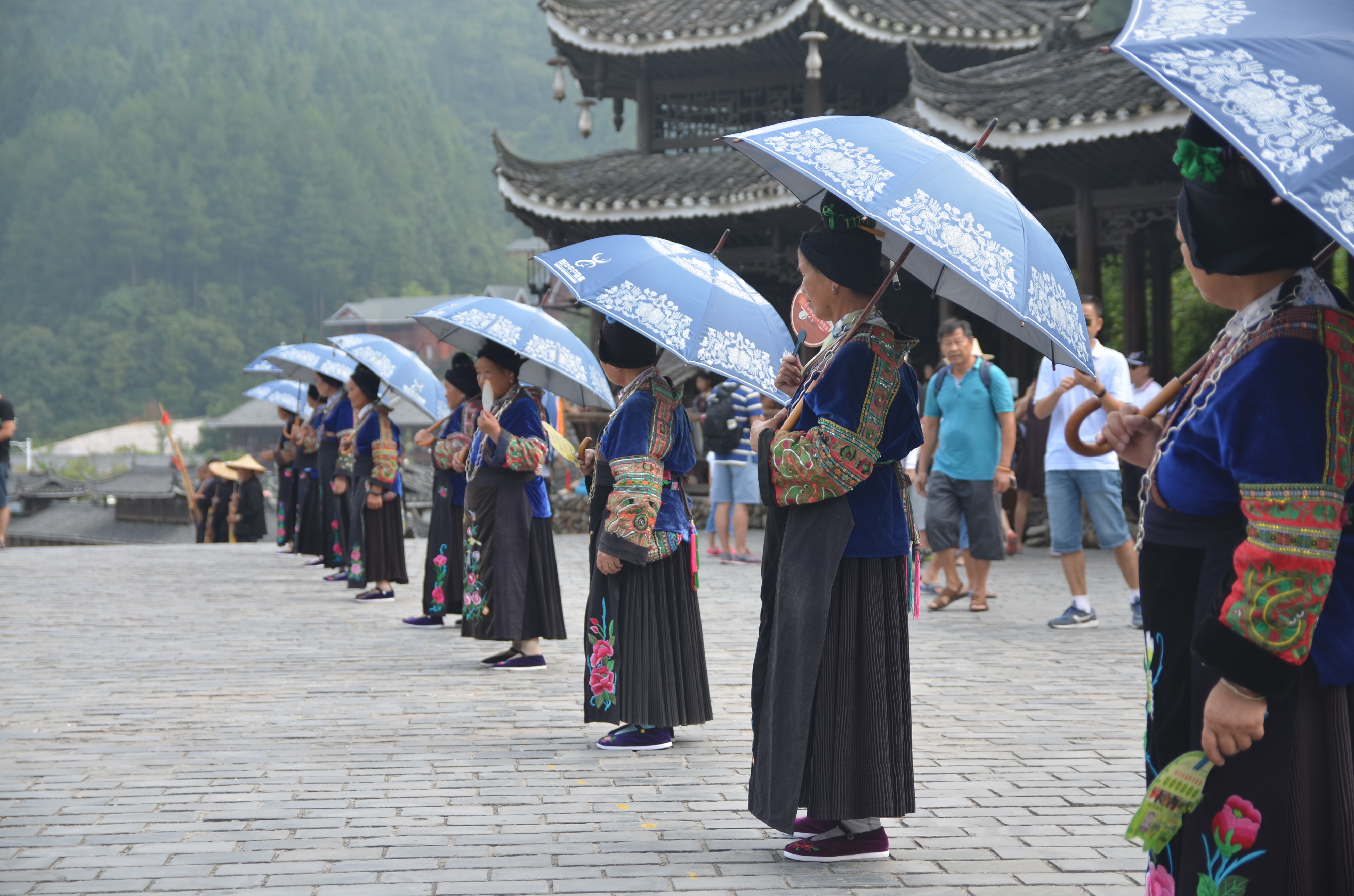 中国苗族第一寨西江千户苗寨,贵州西江千户苗寨一日游攻略