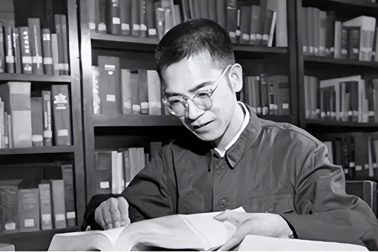 陈景润40岁誉满全球，47岁娶小18岁女军医，唯一的儿子成就如何