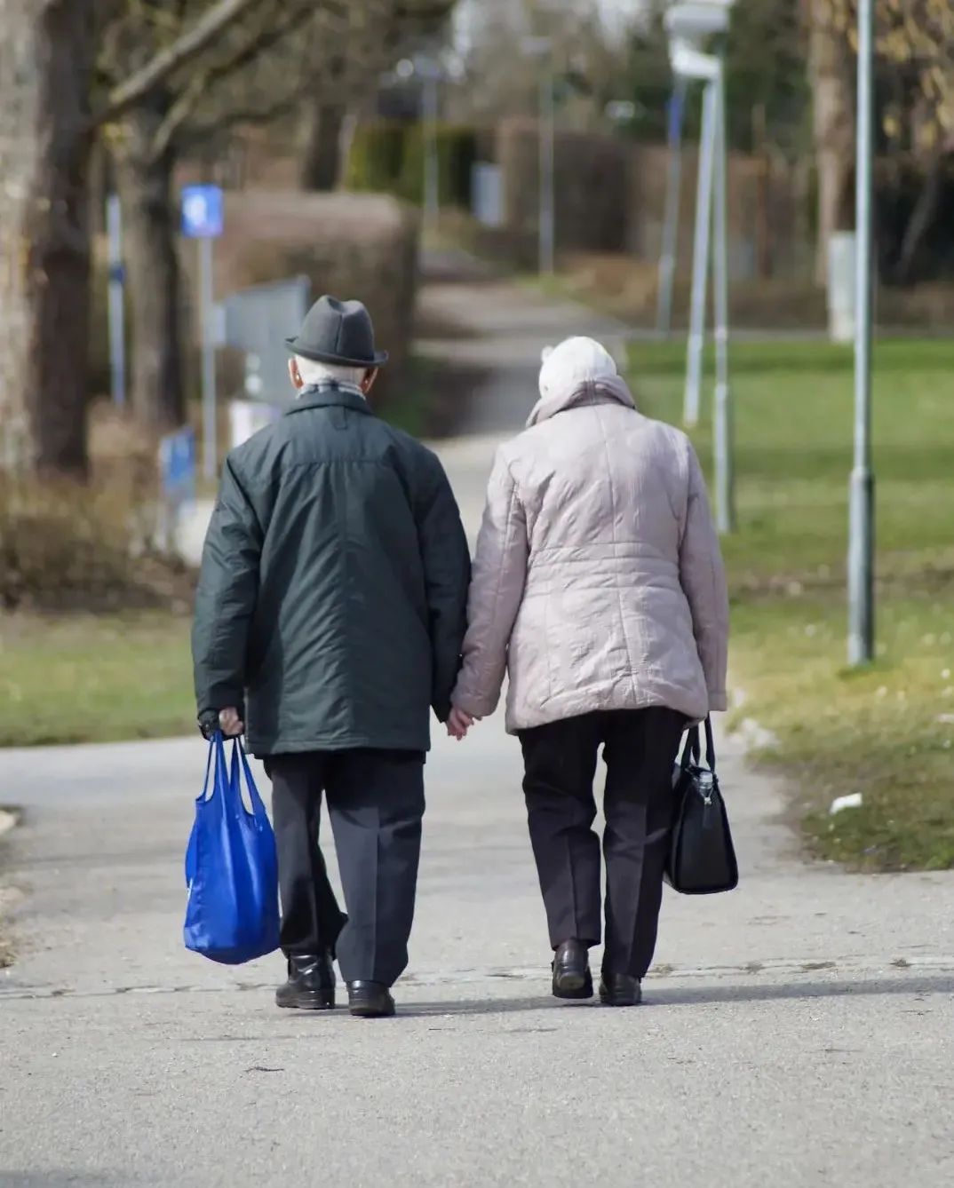 我，24岁，当了2天助浴师，为3位老人洗了澡