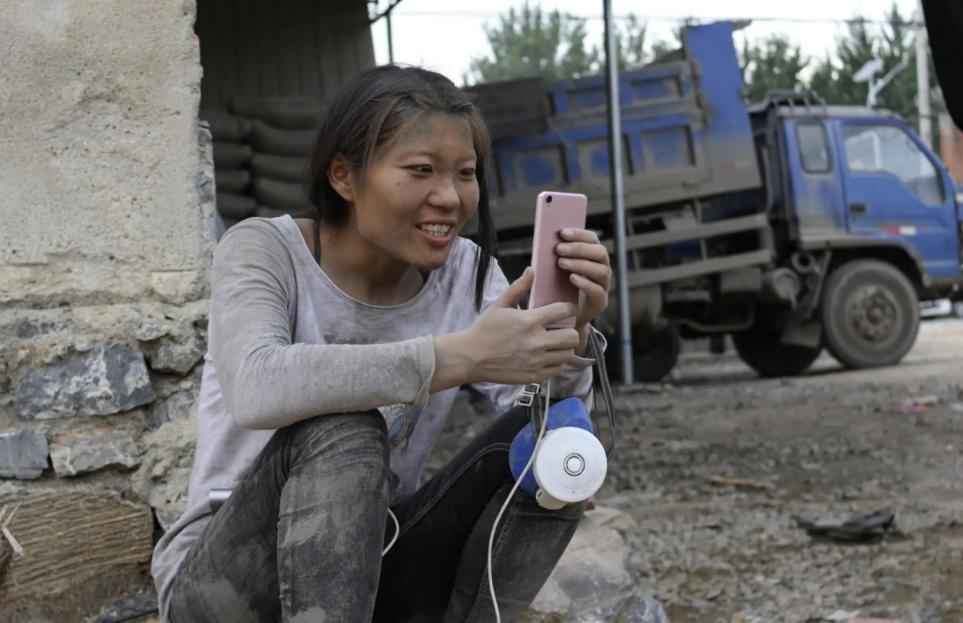 水泥妹曾遭央视痛批,水泥妹卖惨视频