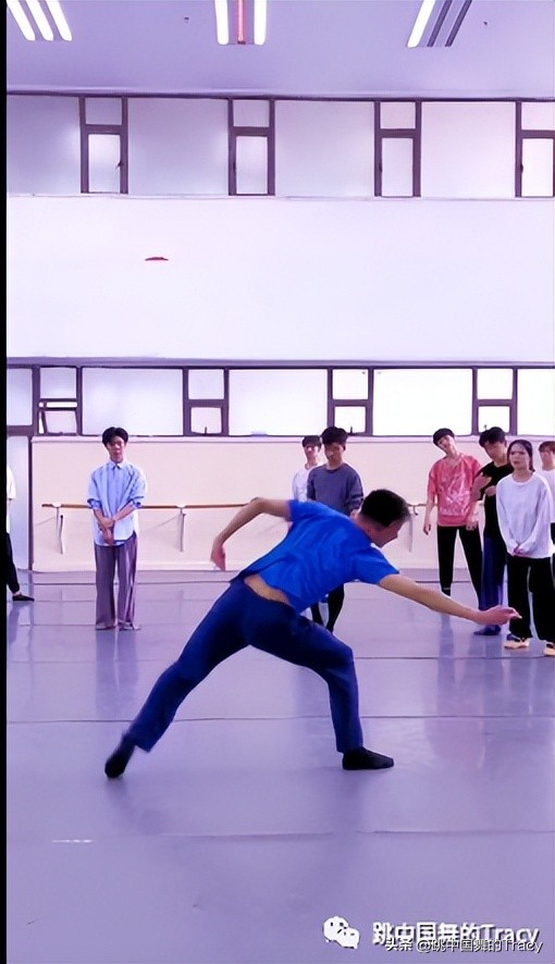 一个元素编舞,一个元素三个动作