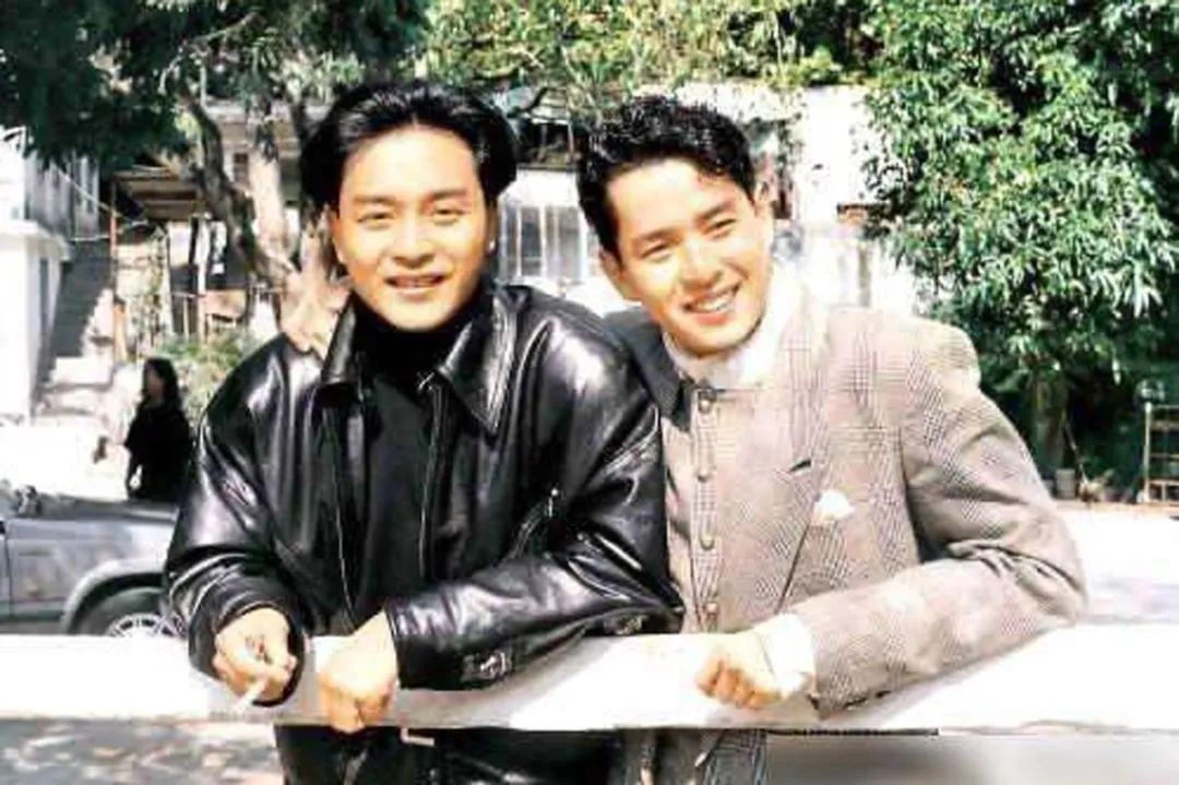 张国荣80年代天王巨星现场,80年代香港的天王巨星和天后