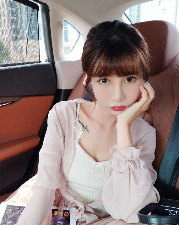 抖音90后网红富婆、日常养豹、出行包专机、到底是一种什么体验？