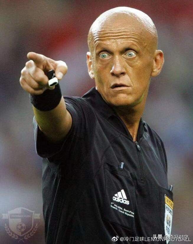 光头裁判科里纳精彩瞬间,卡塔尔世界杯光头裁判科里纳