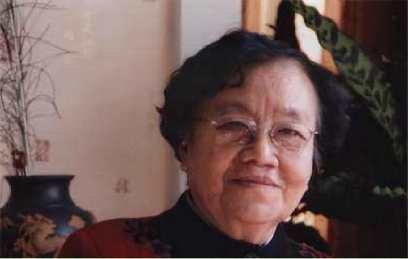 军统女特工冒死救下一位地下党,90年代军统女特务