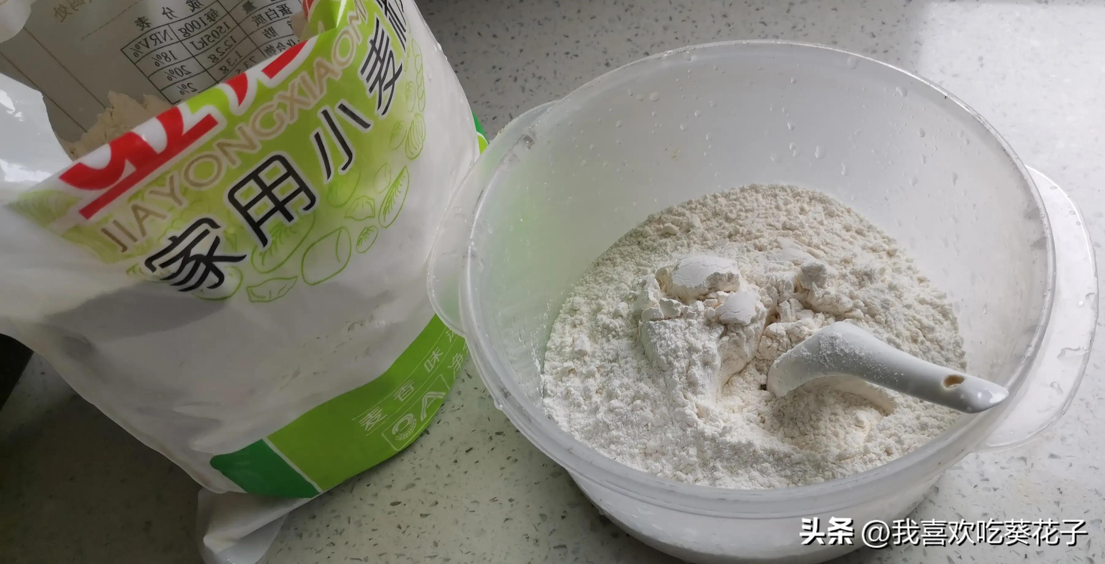 面团水和面粉的比例,揉面团面粉和水的比例是多少