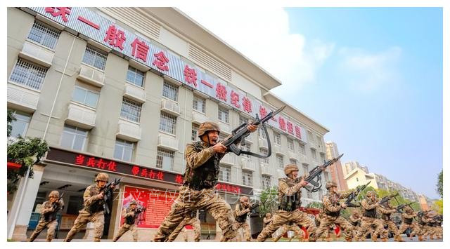 *警武**湖北总队重新组建于1983年，首批升为副军级，现辖10余个支队